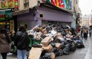 Grève des éboueurs: Paris se bouche le nez alors que les déchets s'accumulent