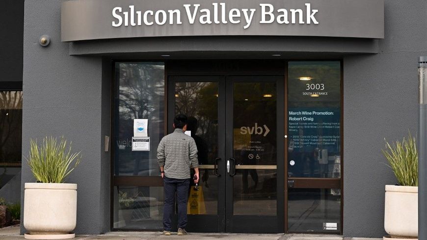 Les bureaux de la Banque américaine Silicon Valley ont été fermés alors que les clients cherchaient leurs fonds