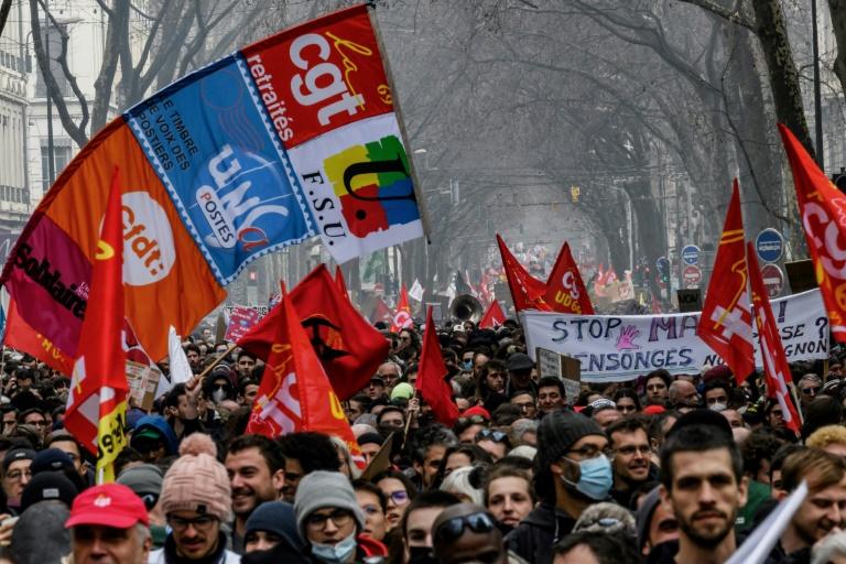 Des millions de manifestants français protestent contre les réformes de Macron