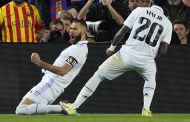 Grâce à un triplé de Karim Benzema, le Real Madrid a écrasé Barcelone 4-0 et s'est qualifié pour la finale de la coupe du roi