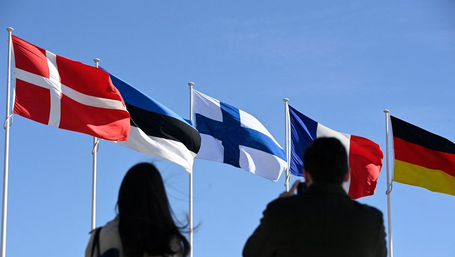 La Finlande rejoint l'OTAN et la réponse de Poutine à ce défi provocateur