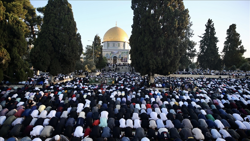 120 000 musulmans célèbrent l'Aïd al Fitr à la mosquée Al-Aqsa malgré la férocité israélienne