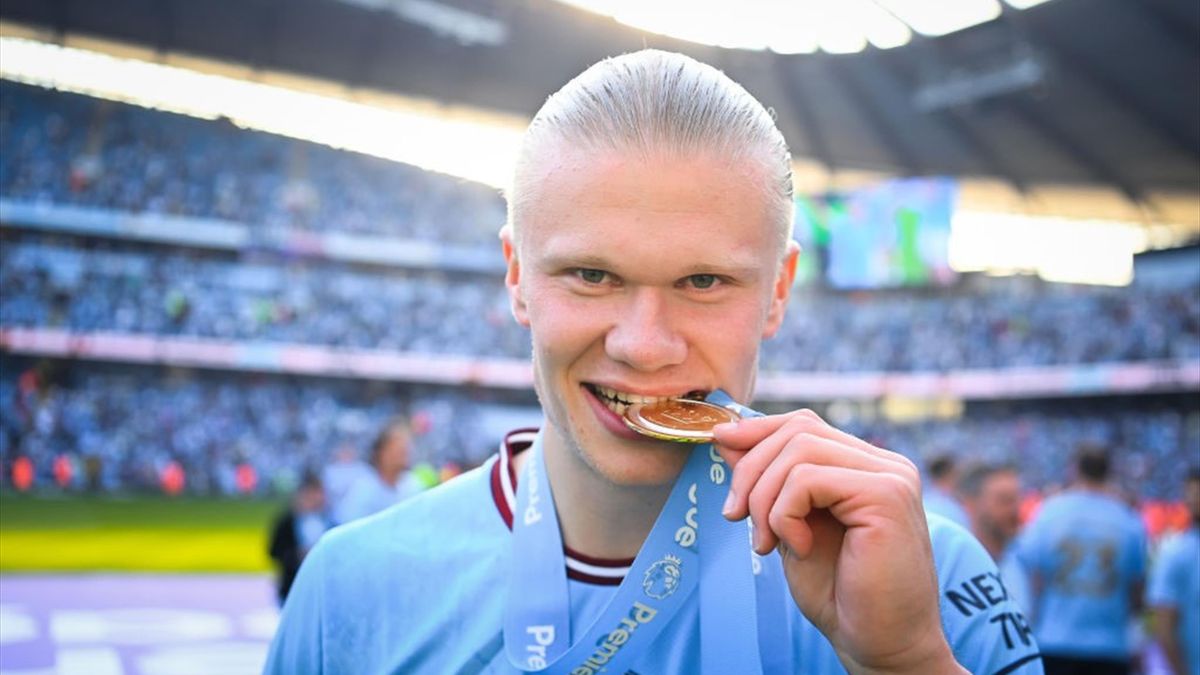 Erling Haaland : L'attaquant de Manchester City remporte les prix de Joueur et de Jeune Joueur de la Premier League