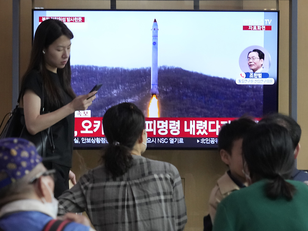 Échec du lancement du satellite militaire nord-coréen : Crash en mer