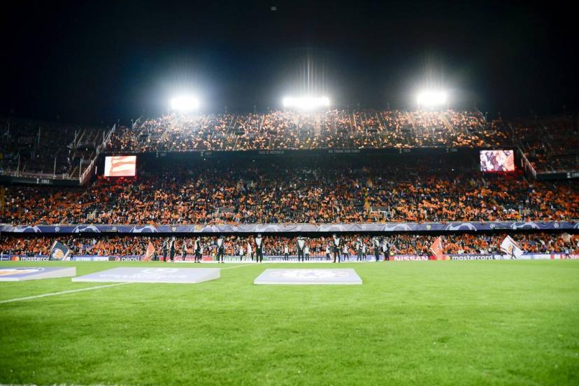 Une bagarre entre supporters colombiens force l'interruption du match Colombie-Irak à Mestalla