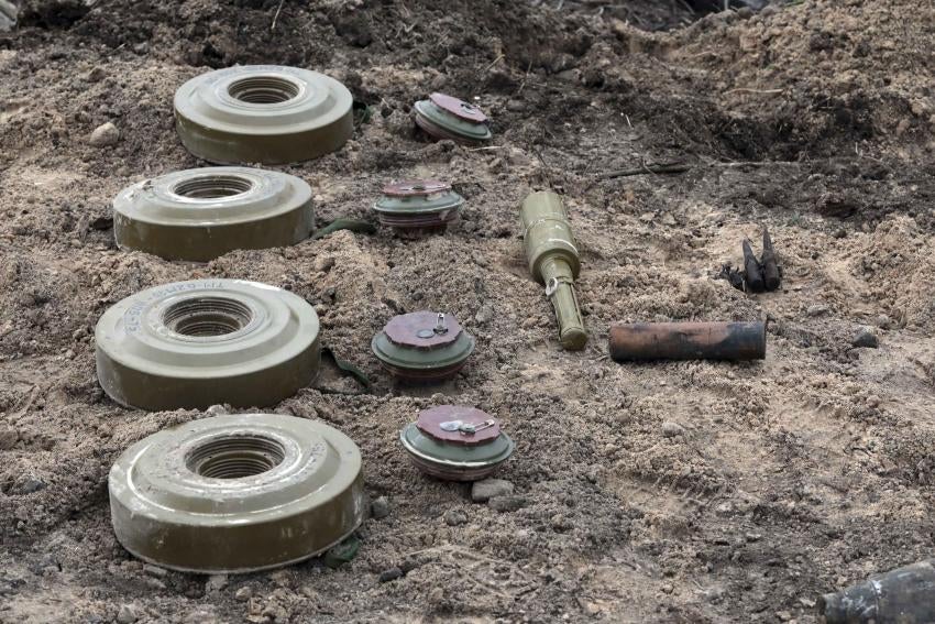 Les mines terrestres, rend la tâche des soldats ukrainiens encore plus difficile