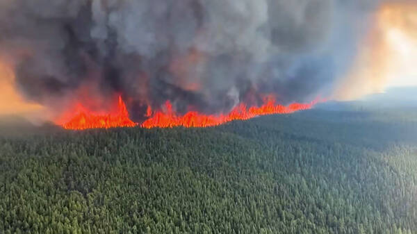 Plus de 1000 incendies actifs au Canada : Prolongation des évacuations nécessaires