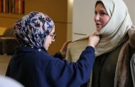 La France annonce l'interdiction de l'abaya, la tenue féminine islamique, dans les écoles