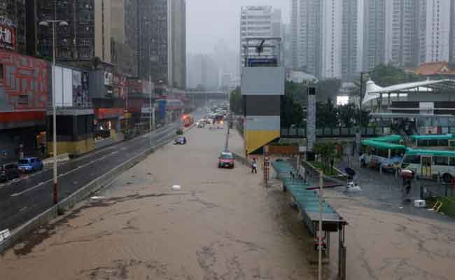 Les pires inondations depuis 140 ans frappent Hong Kong suite à une tempête sans précédent