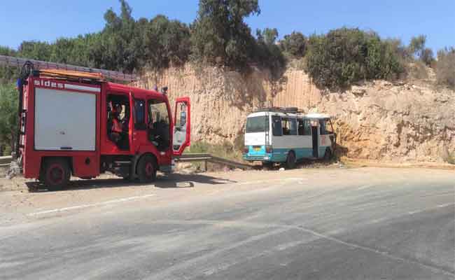 Drame routier : Dérapage d’un bus fait un mort et 22 blessés à Mascara