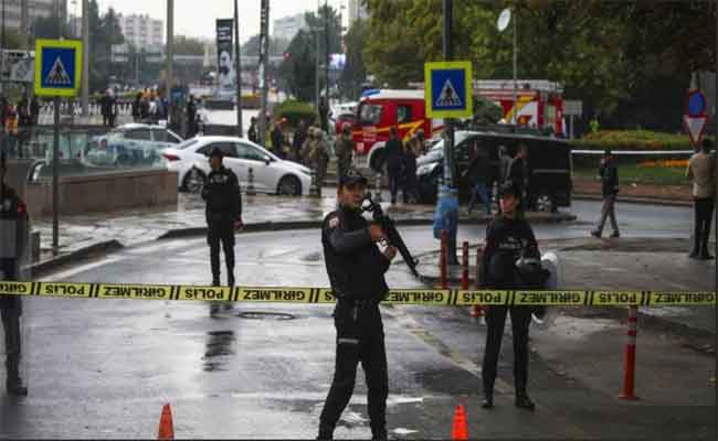 Explosion Terroriste à Ankara : Deux Policiers Blessés devant le Ministère de l'Intérieur