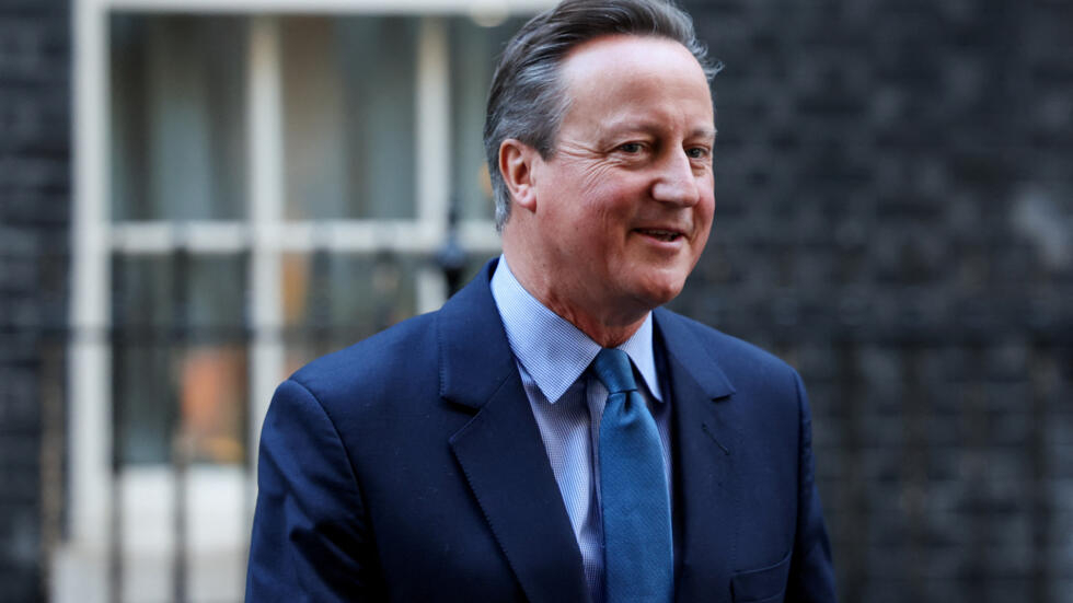 Une Surprise de Taille  David Cameron retourne sur la scène politique en tant que Ministre des Affaires Étrangères