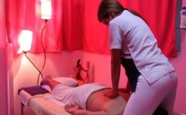 Scandale dans les salons de massage en Algérie : deux prostituées pour le prix d'une, avec un efféminé gratuit