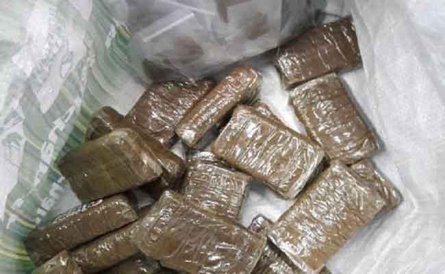 Trafic de drogue : La sûreté nationale saisit d’importantes quantités de cocaine et de psychotropes dans 4 wilayas