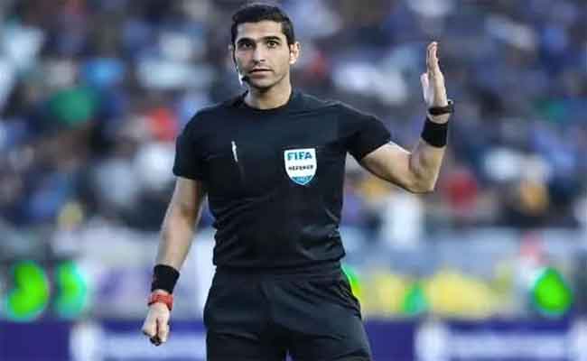 La suspension temporaire de l'arbitre international irakien, Mohammed Tarek Ahmed, en raison de son tatouage