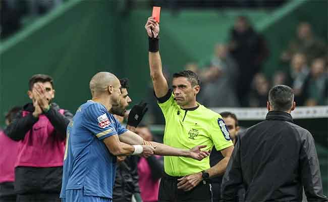 Pepe Écope d'un Carton Rouge pour Agression lors du Duel Crucial Sporting-Porto