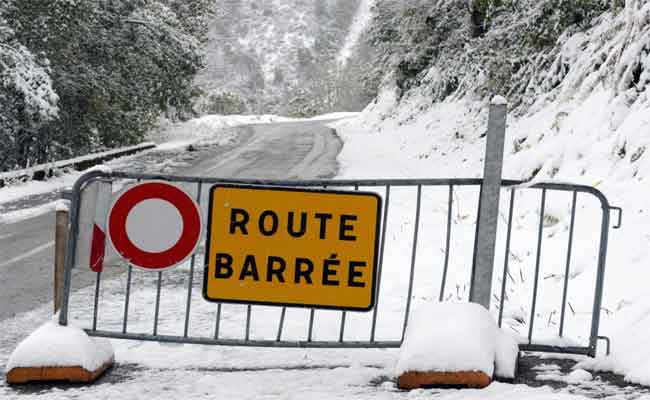 Chutes de neige en Algérie : plusieurs routes fermées