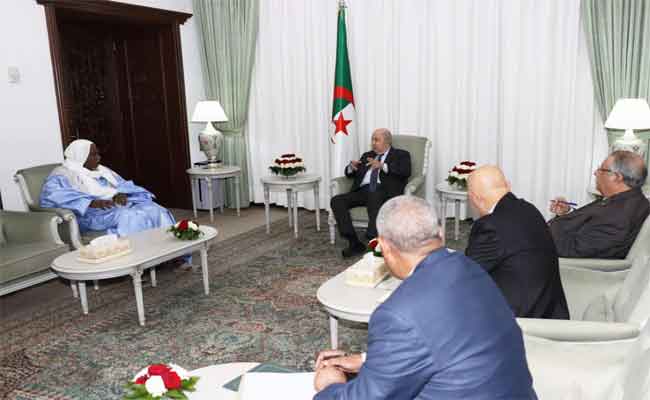 Tebboune rencontre l’Imam de la Confrérie Kountiya du Mali