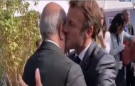 Le déviant Tebboune a aspiré aux baisers chaleureux du président Macron sur ses joues rouges
