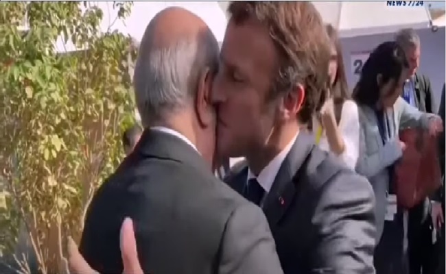 Le déviant Tebboune a aspiré aux baisers chaleureux du président Macron sur ses joues rouges