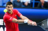 Novak Djokovic confronté à un problème au poignet droit : double défaite en United Cup et inquiétudes pour l'open d'Australie