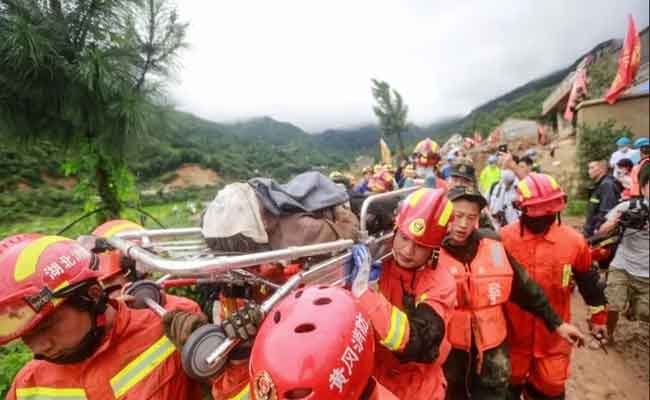 La Chine intensifie les opérations de sauvetage après un glissement de terrain meurtrier dans le Yunnan