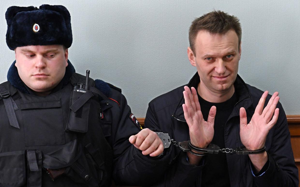 Mort d'Alexeï Navalny : questions et réactions internationales face aux circonstances suspectes