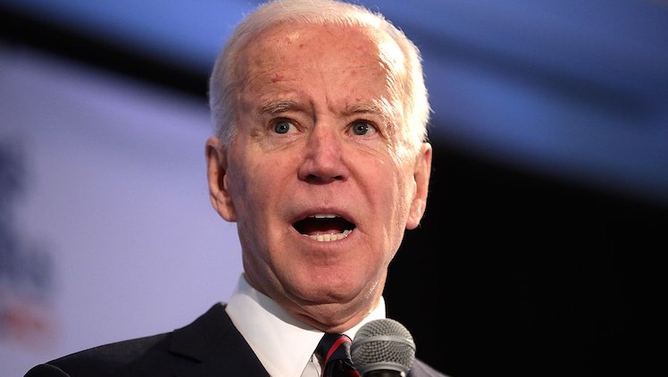 Les gaffes embarrassantes de Joe Biden suscitent des doutes sur ses capacités