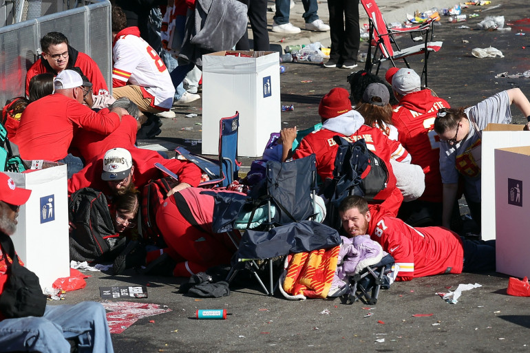 Fusillade lors de la célébration  pour l'équipe de football des Chiefs de Kansas City: Un mort et 21 blessés