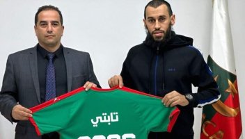 Larbi Tabti signe un contrat avec le MC Alger jusqu'en 2026