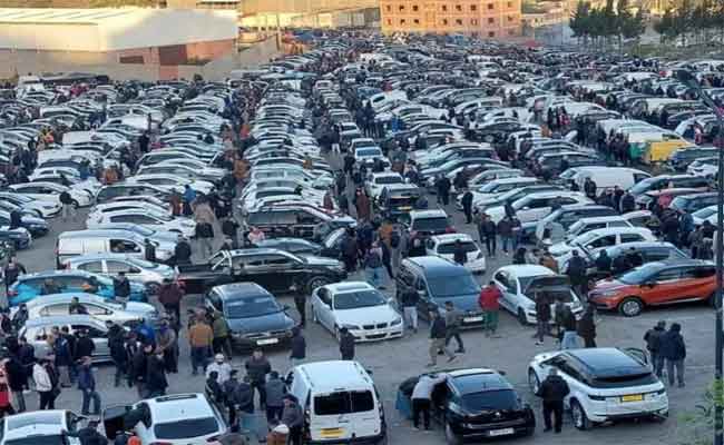 Quand a officiellement rouvert le marché national de véhicules d’occasion à Tidjelabine?