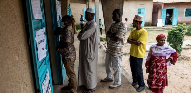 Le Sénégal élit son cinquième président après une période de turbulences politiques