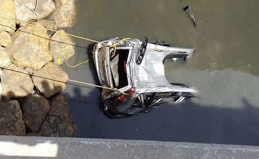 Drame routier à Alger : Une voiture dévie de sa trajectoire et tombe dans l'Oued El Harrach