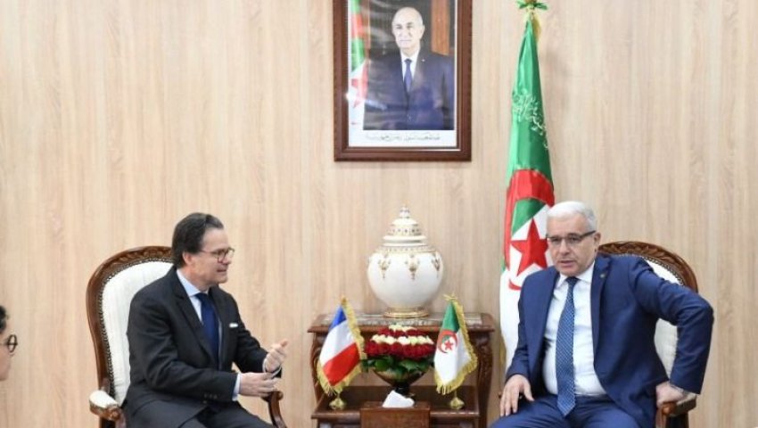 Rencontre entre le président de l'APN et l'ambassadeur de France en Algérie