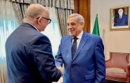 Rencontre entre le Premier ministre algérien et l'ambassadeur de Cuba en Algérie
