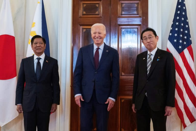 Biden rencontre le président des Philippines et met en garde la Chine