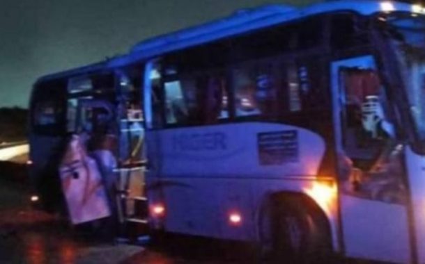 Accident sur l'autoroute Est-Ouest à Constantine : 13 blessés lors d'une collision entre un bus et un semi-remorque