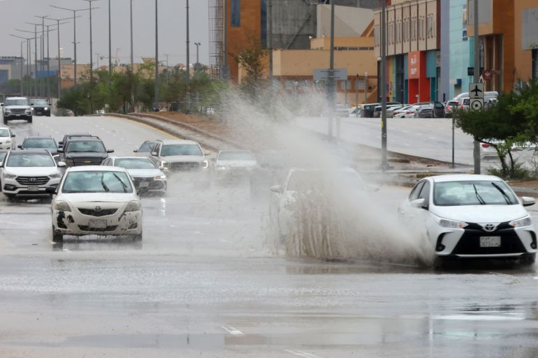 Alerte aux Inondations: Des Pluies Torrentielles Frappent l'Arabie Saoudite et les EAU