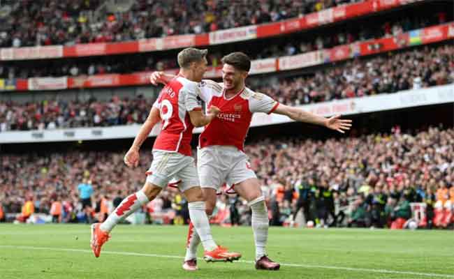 Arsenal écrase Bournemouth et s'accroche à la tête de la Premier League