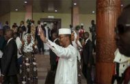 Mahamat Déby prête serment en tant que président du Tchad et nomme Allamaye Halina Premier ministre