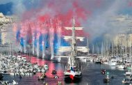 La flamme olympique fait son entrée à Marseille après un voyage remarquable