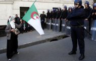 Dans un contexte de craintes d'être lapidé par Tebboune, les partis d'opposition et les organisations de défense des droits encouragent les étudiants à manifester en soutien à Gaza