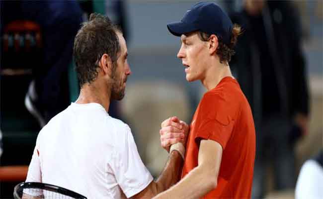 Jannik Sinner élimine Richard Gasquet et se qualifie pour le troisième tour de Roland-Garros