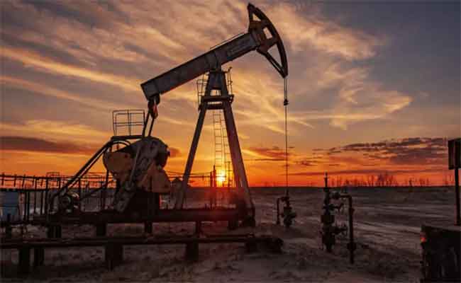 Augmentation des stocks de pétrole brut et chute des prix