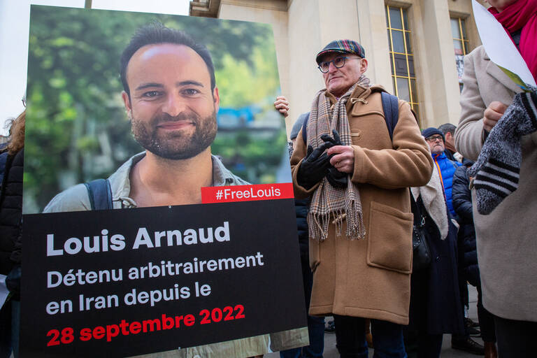 Emmanuel Macron annonce la libération de Louis Arnaud, détenu en Iran depuis 2022