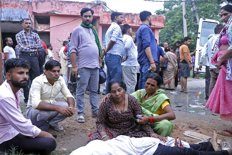 Inde: Écrasés sous la Foule, 116 victimes lors d'un rassemblement Hindou dédié à Shiva