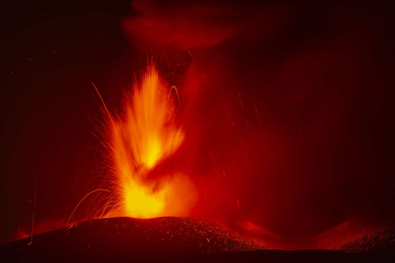 En  Italie : Fermeture de l'Aéroport de Catane suite aux éruptions des Volcans Etna et Strombo