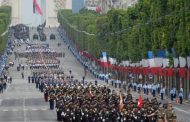 Les célébrations du 14 Juillet à Paris : un défilé historique sur une avenue vide et un feu d'artifice à huis clos !