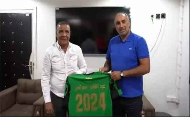 L'entraîneur Abdelkader Amrani a pris la décision de se retirer définitivement du CS Constantine.