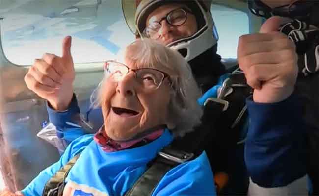 Manette Baillie à 102 Ans : Un Saut en parachute pour battre un record et soutenir des causes causes caritatives